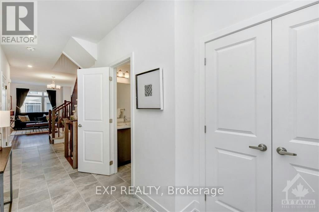27 Brixton Way, Ottawa, ON, K2S 2P1 - 2