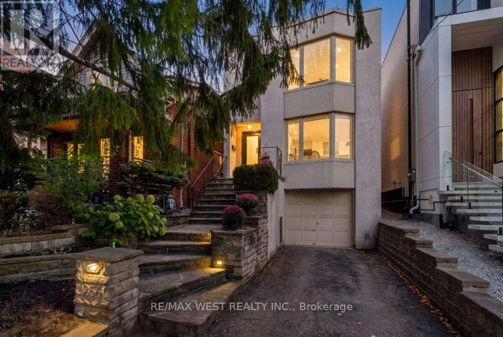 256 Erskine Avenue, Toronto, ON, M4P 1Z4