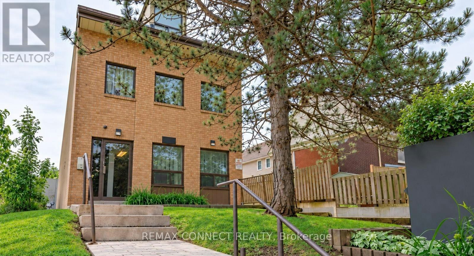 303-4872 Valley Way, Niagara Falls, ON, L2E 1W3