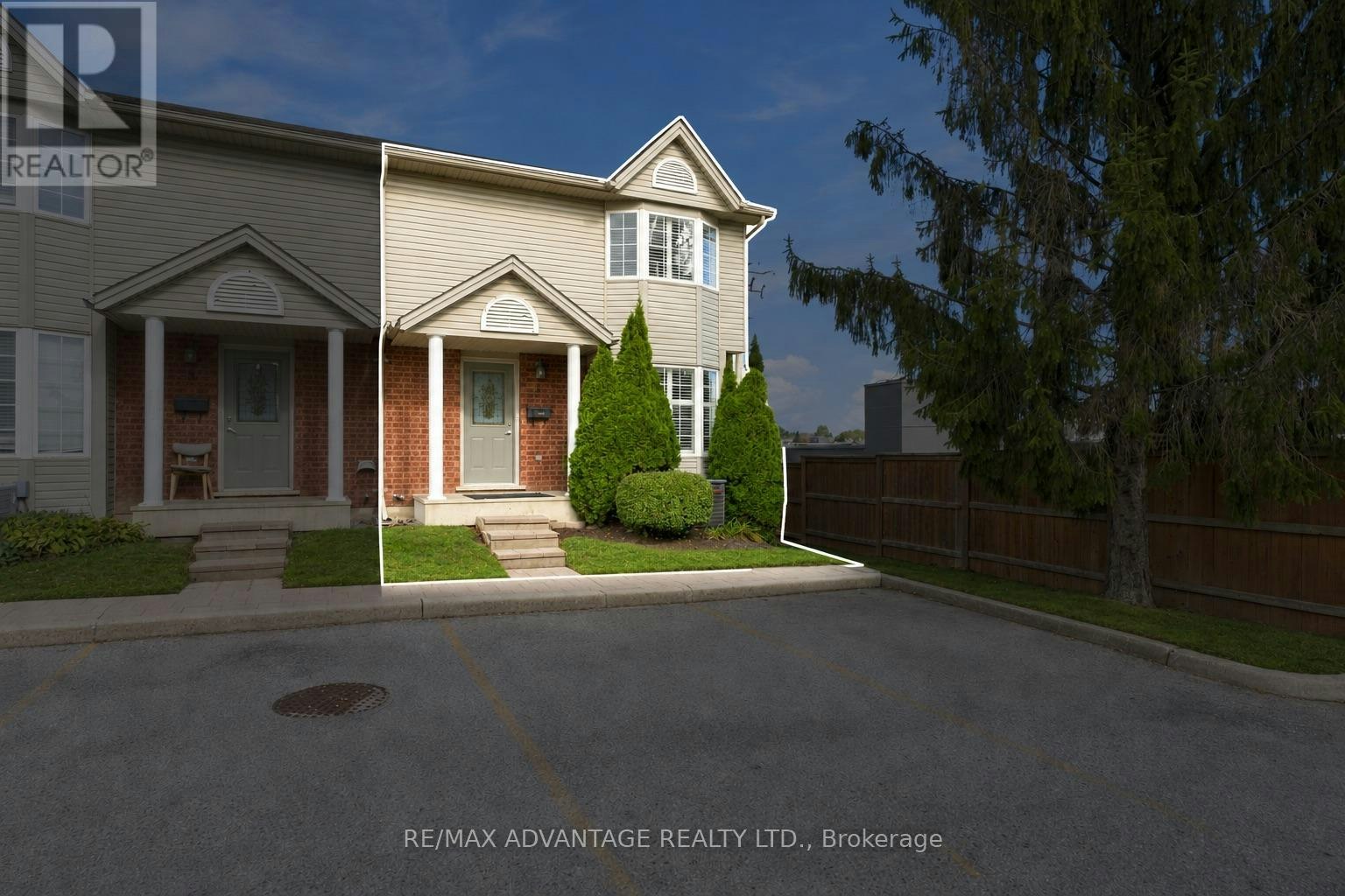 7-122 Sherwood Forest Square, London, ON, N6G 5G8