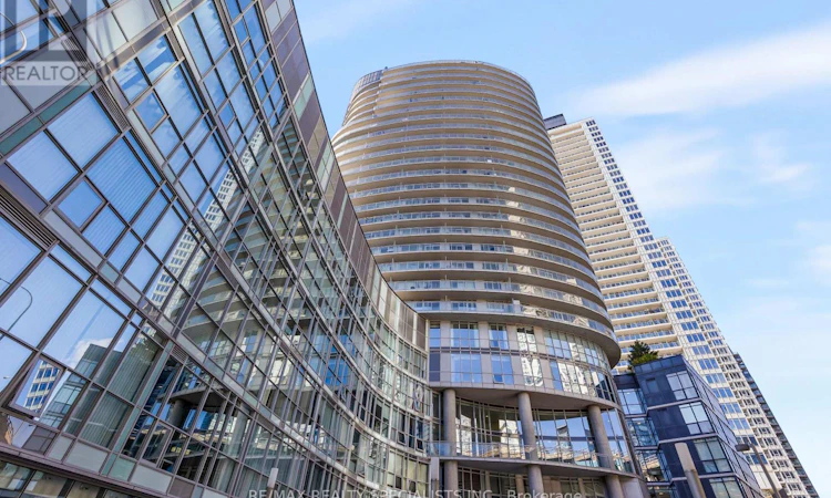 2908-38 Dan Leckie Way