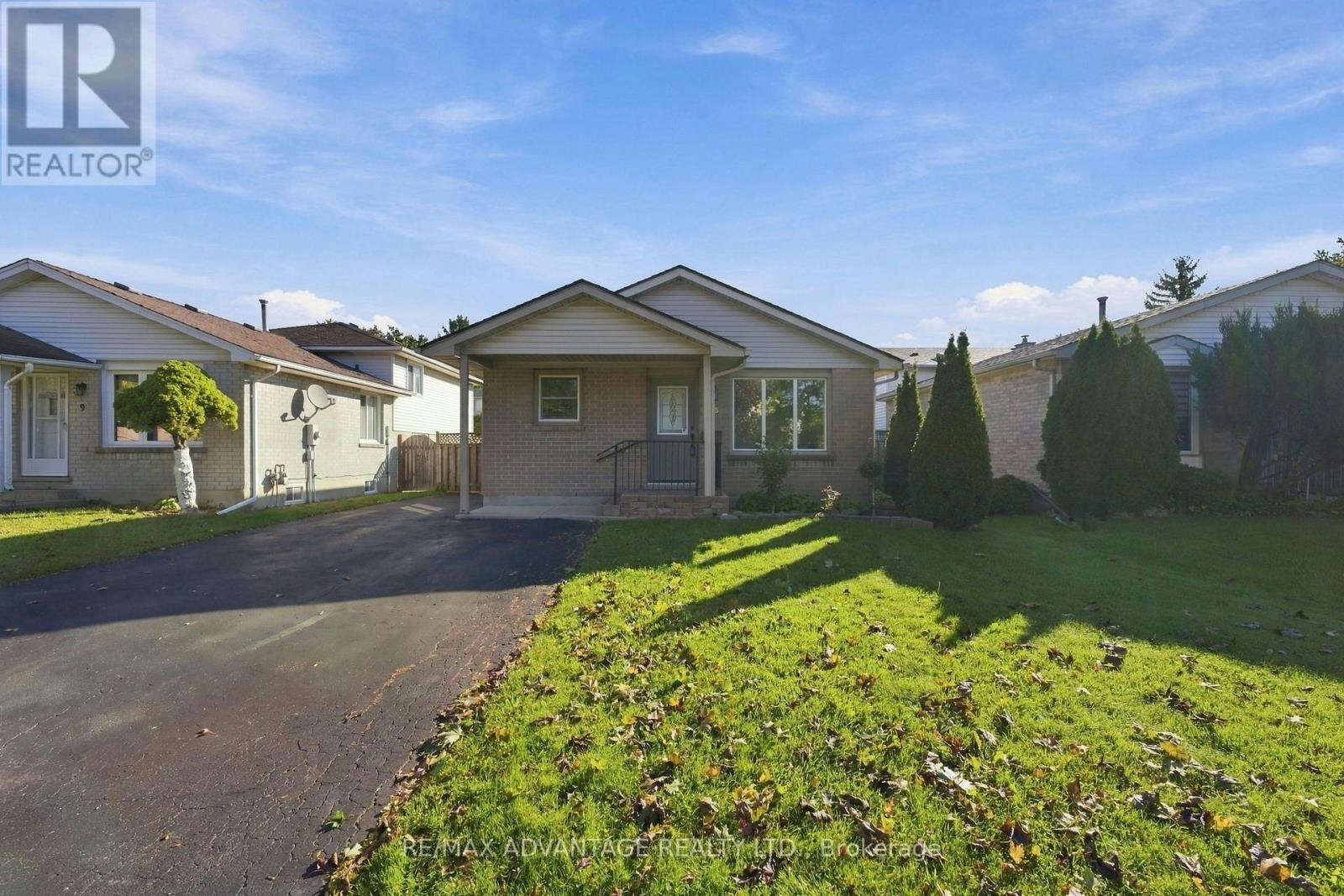 15 Cheswick Circle, London, ON, N6E 3L8