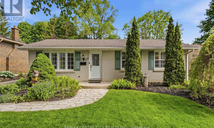 639 Dunboyne Crescent
