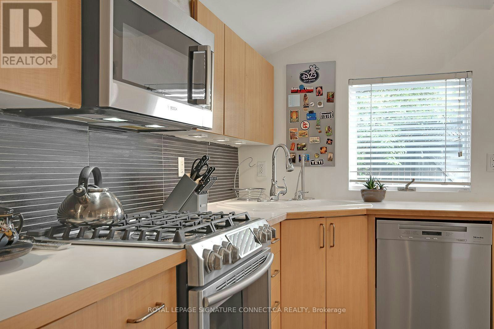 7 Ways Lane, Toronto, ON, M6J 2E8 - 17