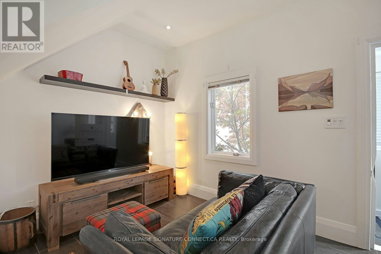 7 Ways Lane, Toronto, ON, M6J 2E8 - 6