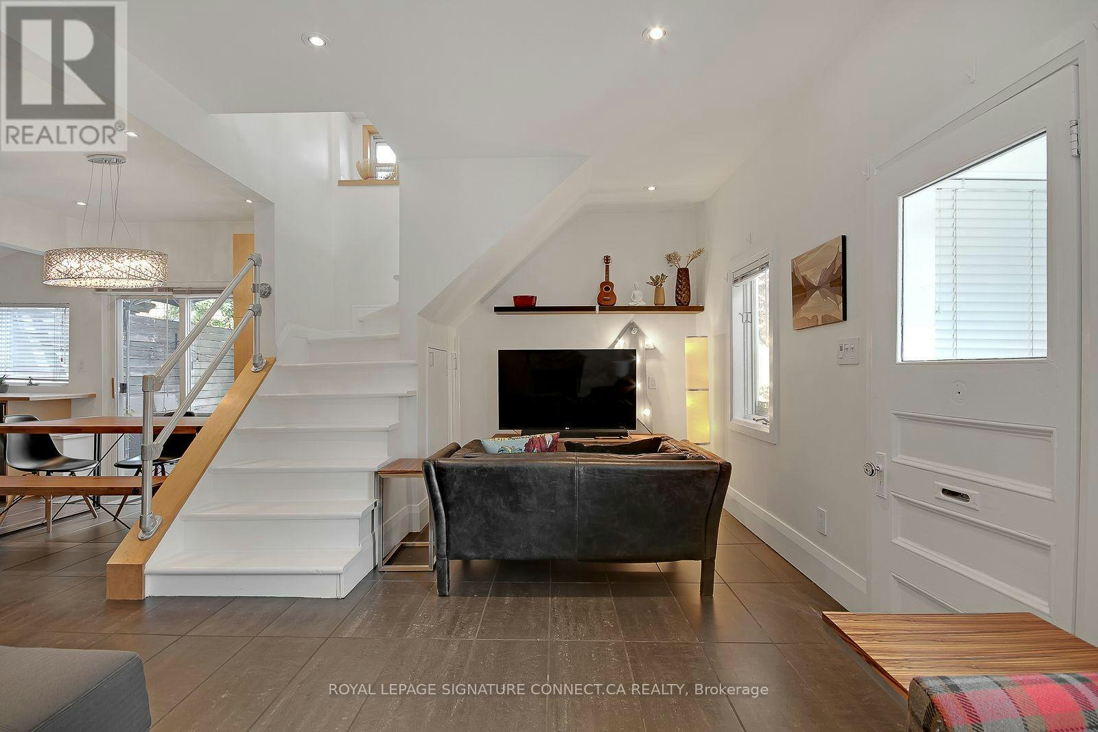 7 Ways Lane, Toronto, ON, M6J 2E8 - 9