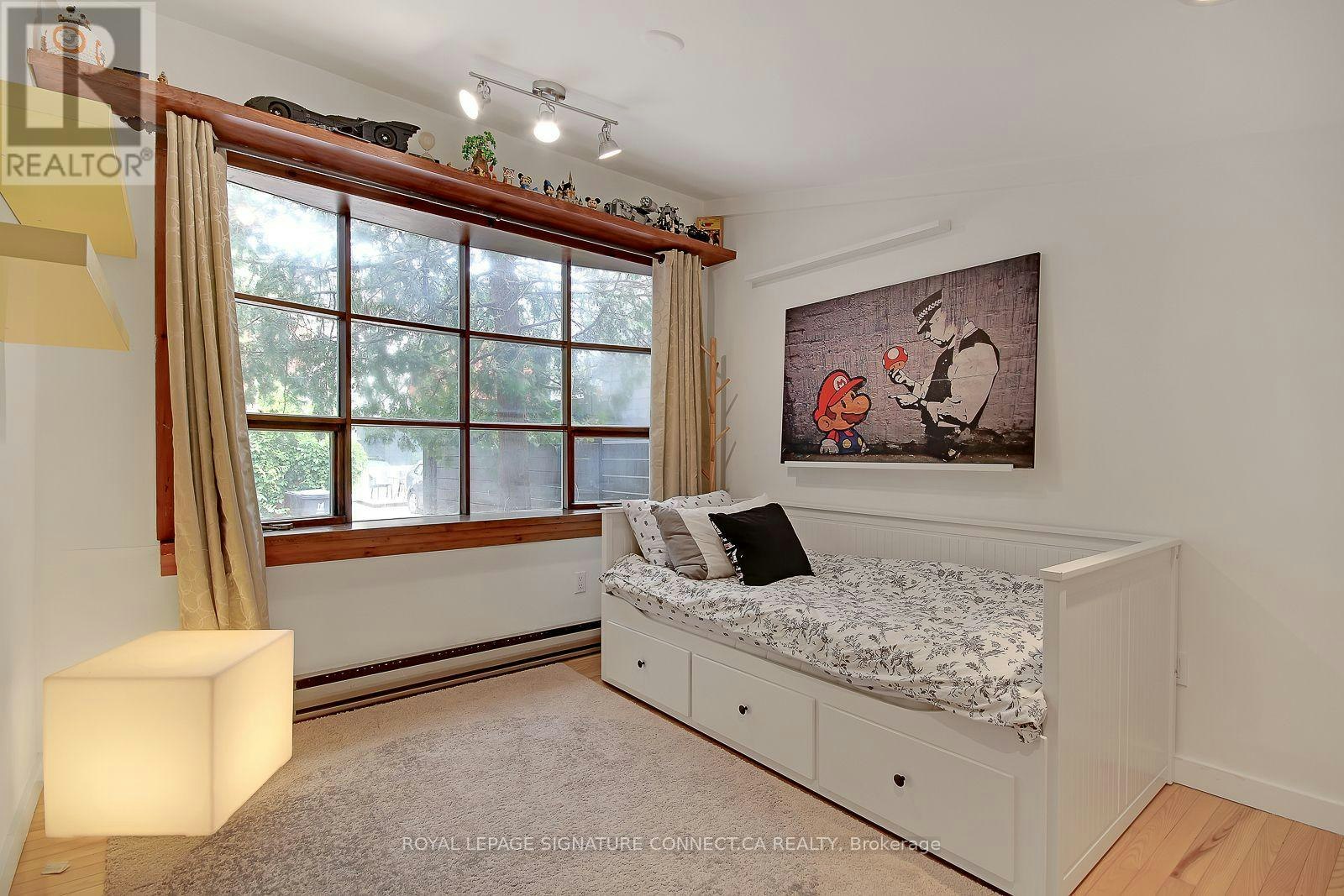 7 Ways Lane, Toronto, ON, M6J 2E8 - 18