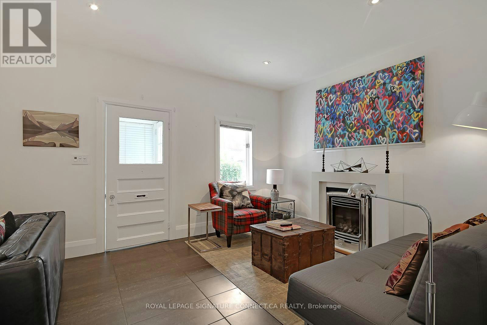 7 Ways Lane, Toronto, ON, M6J 2E8 - 7