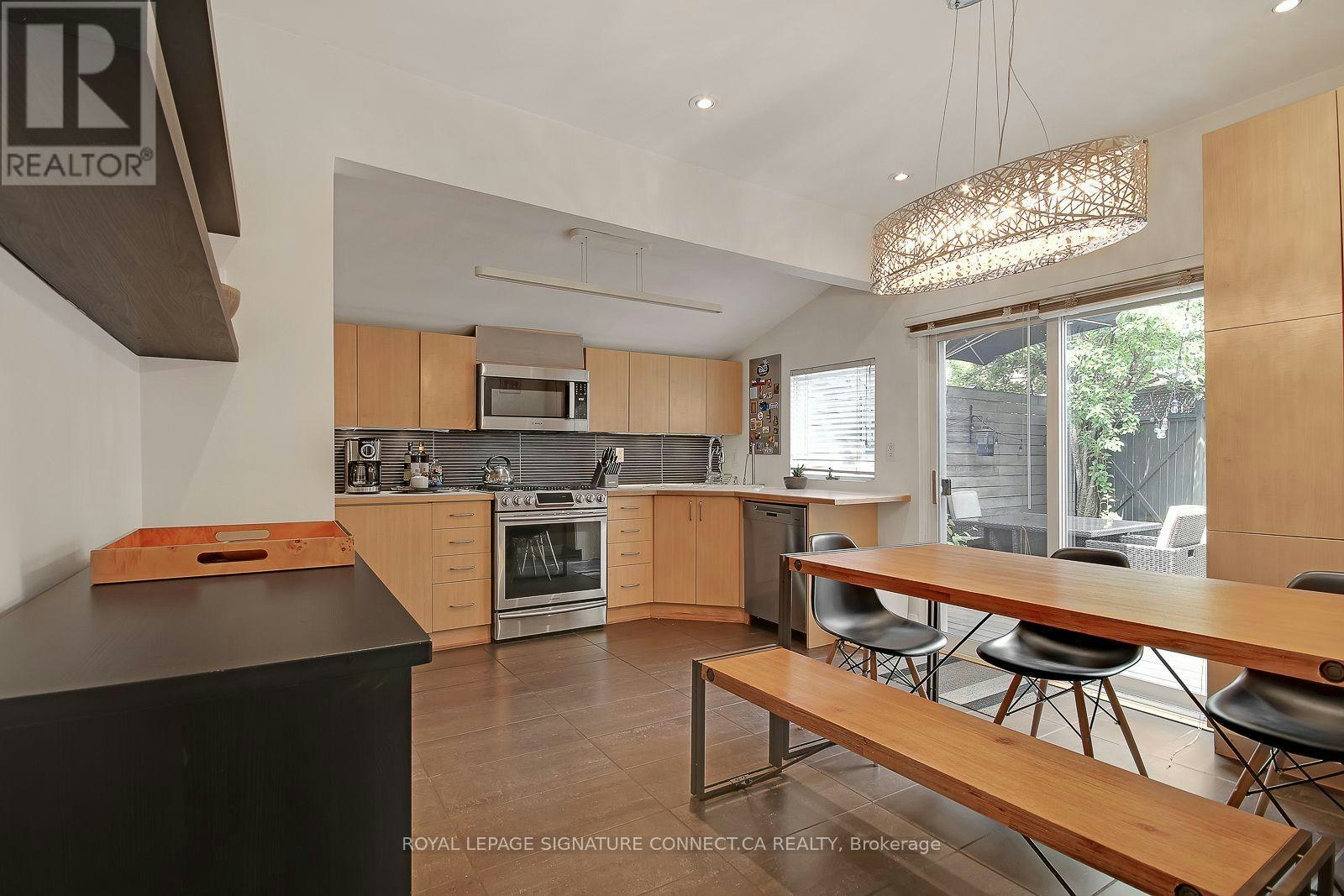 7 Ways Lane, Toronto, ON, M6J 2E8 - 11