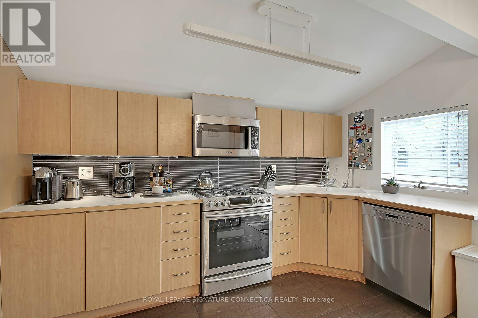 7 Ways Lane, Toronto, ON, M6J 2E8 - 15