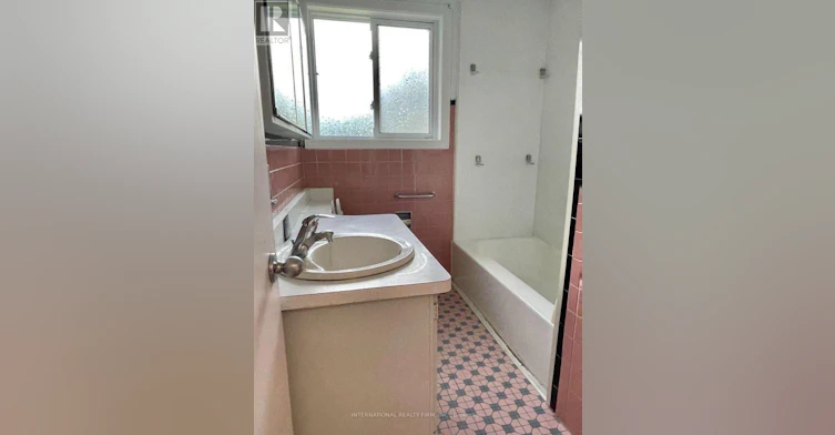 198 Waterloo Avenue, Toronto, ON, M3H 3Z2 - 9