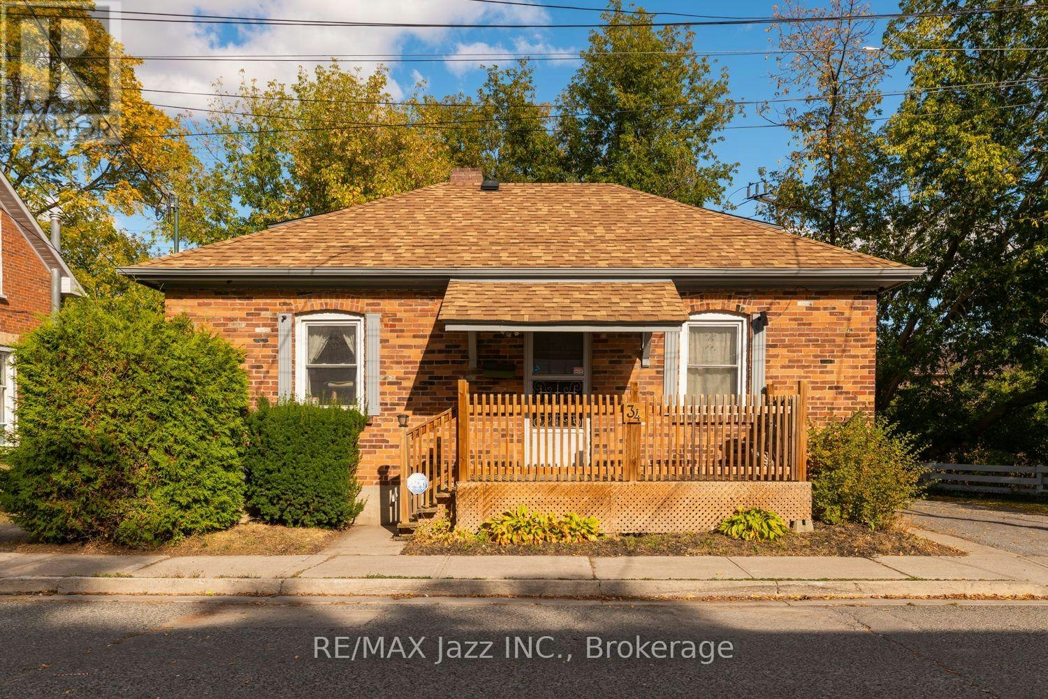 34 Jackson Avenue, Peterborough, ON, K9J 5B9
