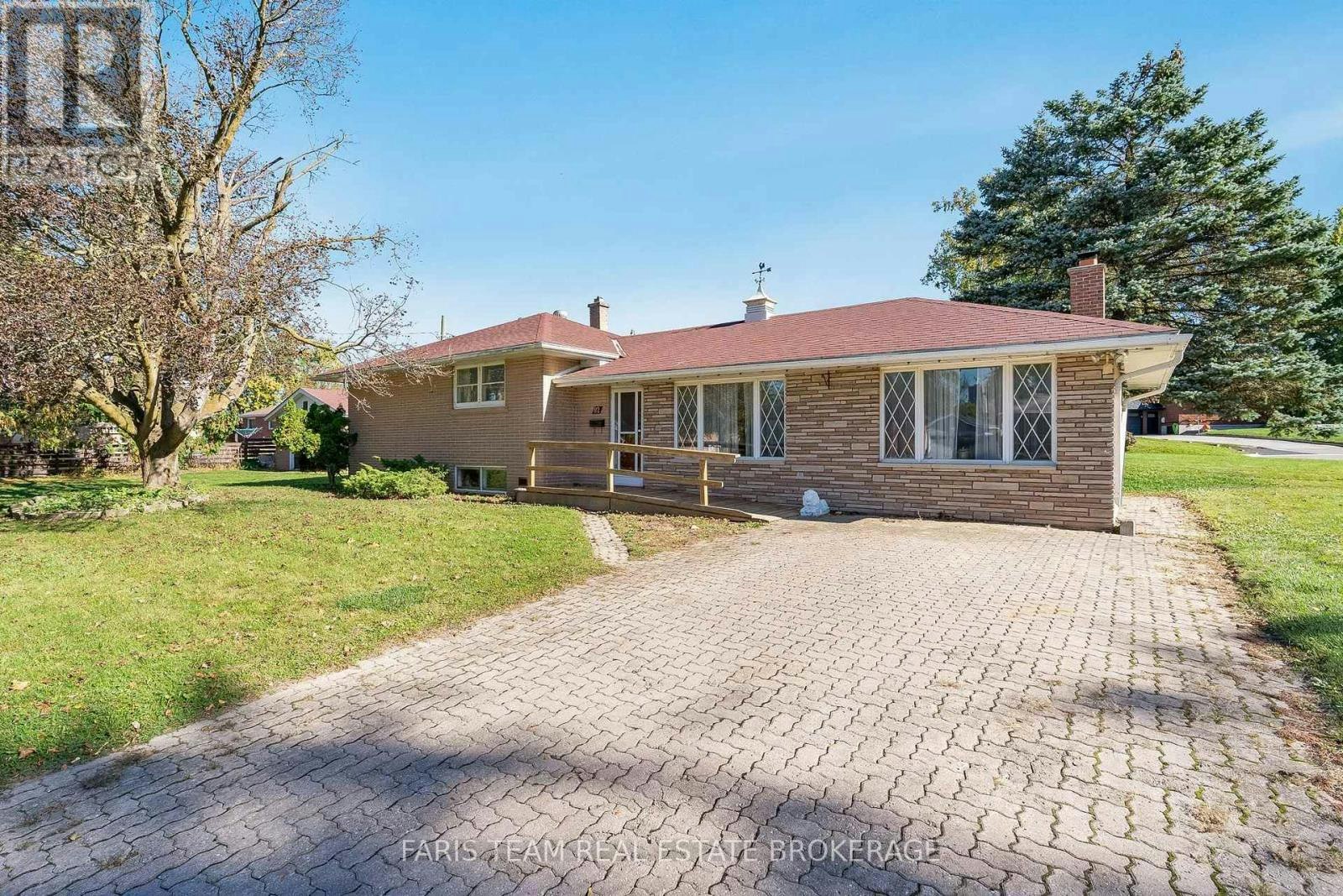82 Oakley Park Square, Barrie, ON, L4M 2K1
