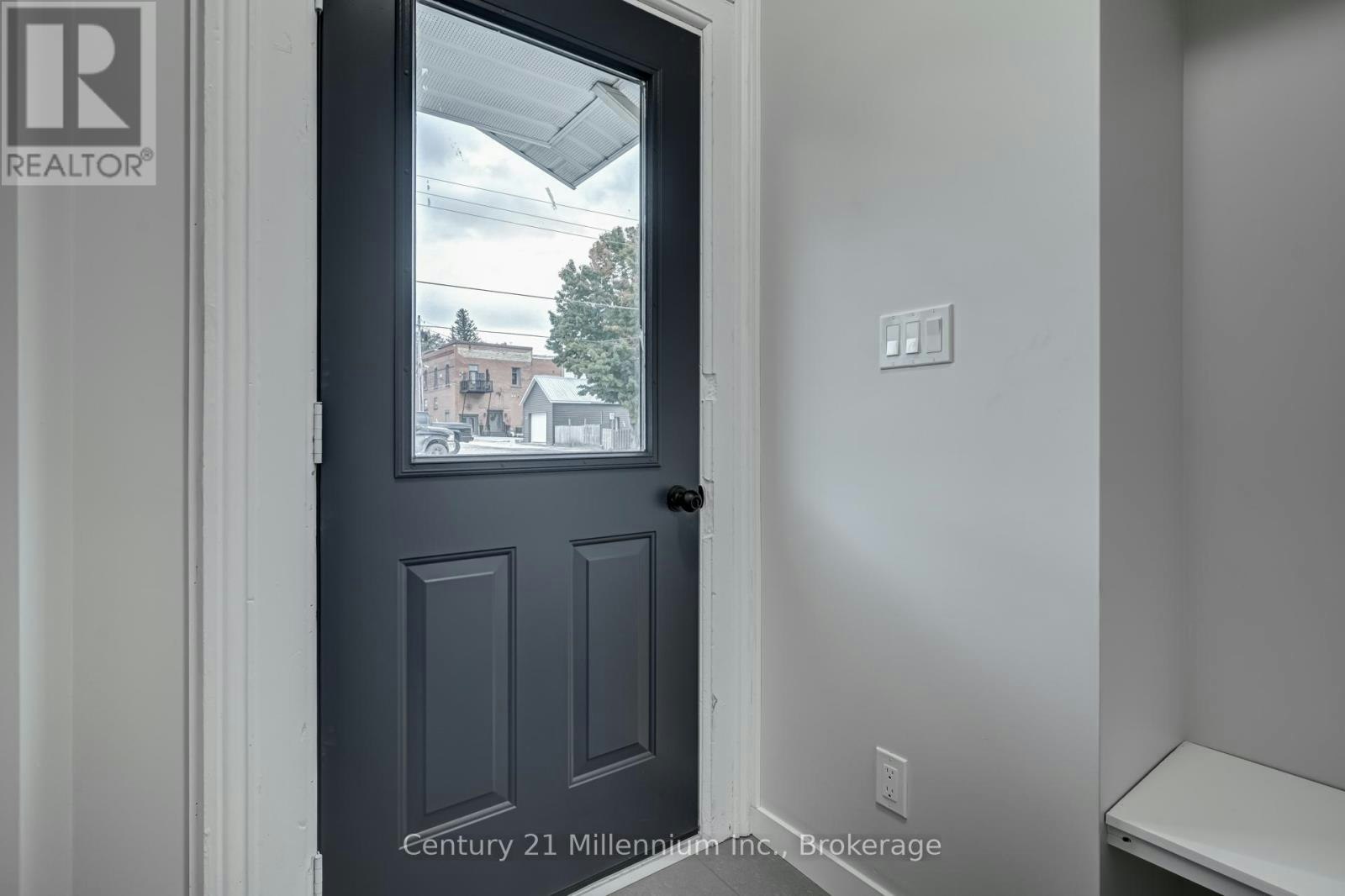 UPPER-276 Edward Street, Wingham, ON, N0G 2W0 - 2