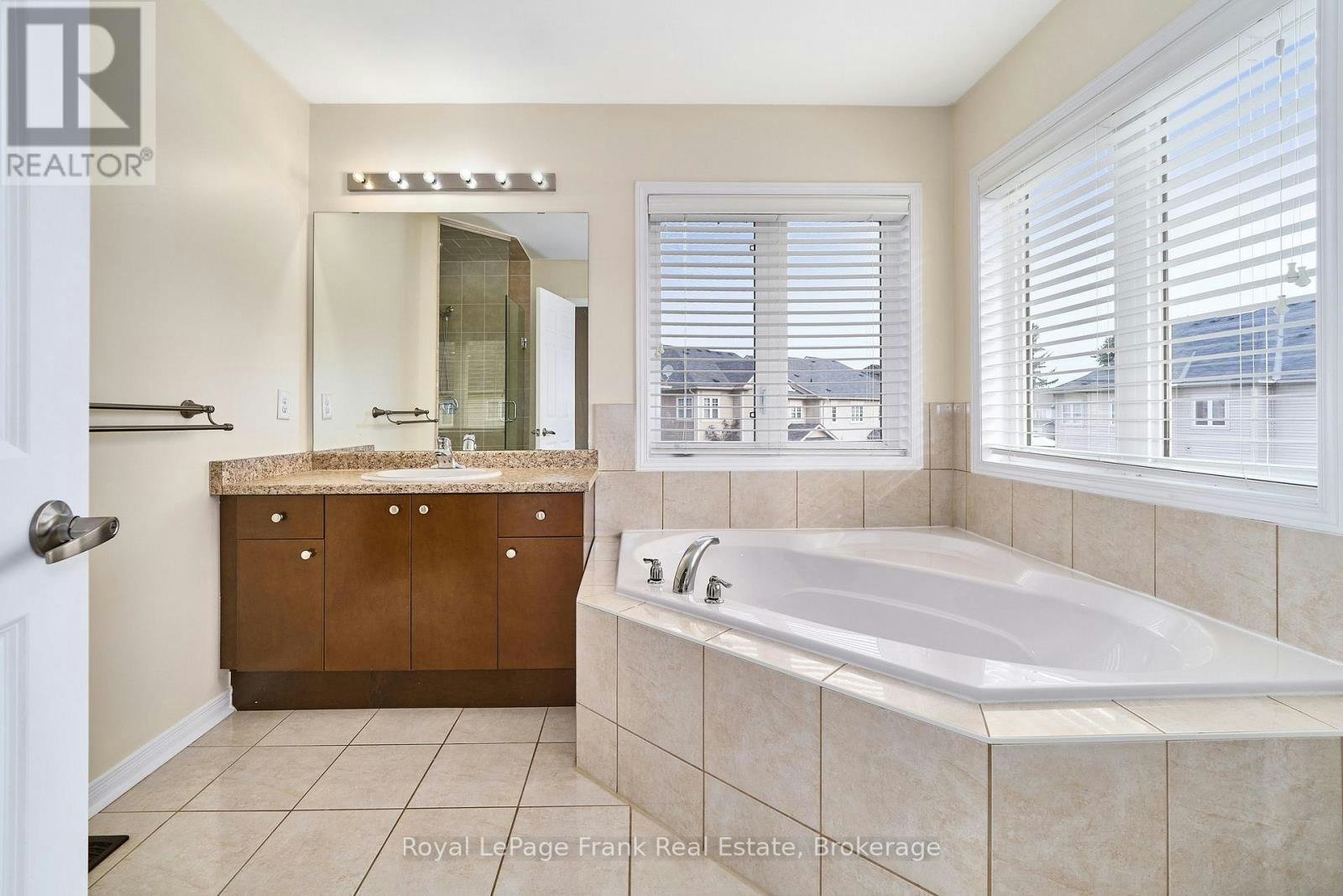 23 Southshore Street, Whitby, ON, L1N 0H5 - 36