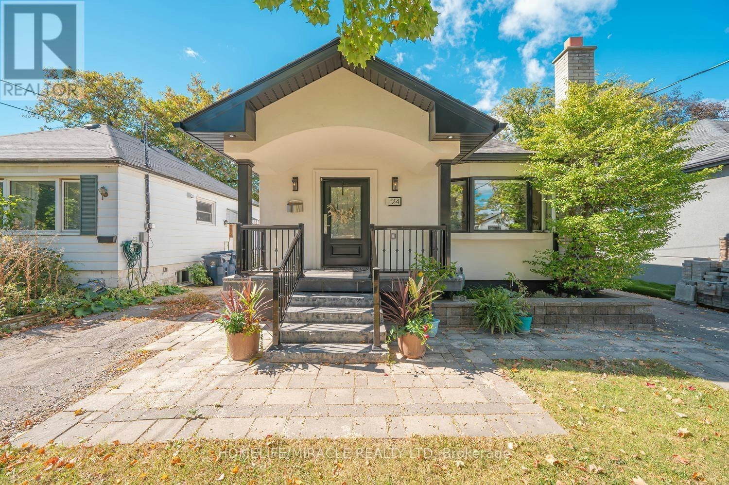 24 Acorn Avenue, Toronto, ON, M9B 3P8