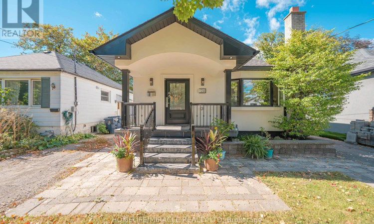 24 Acorn Avenue