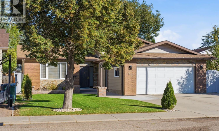 62 Chomyn Crescent