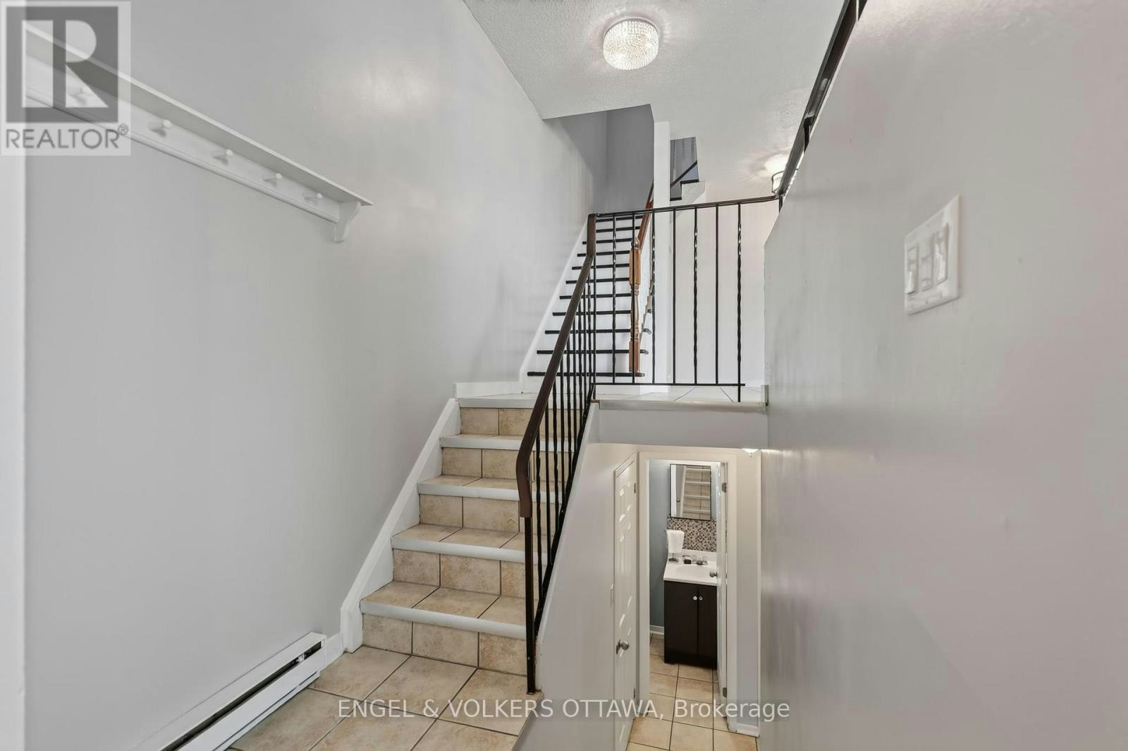B-29 Woodvale Green Drive, Ottawa, ON, K2G 4H3 5