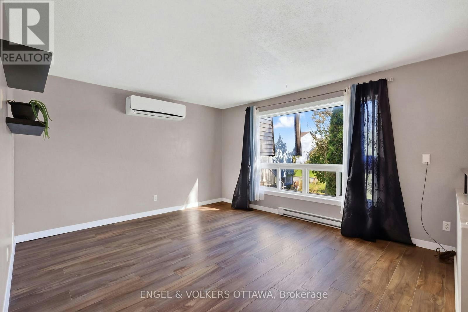 B-29 Woodvale Green Drive, Ottawa, ON, K2G 4H3 - 6