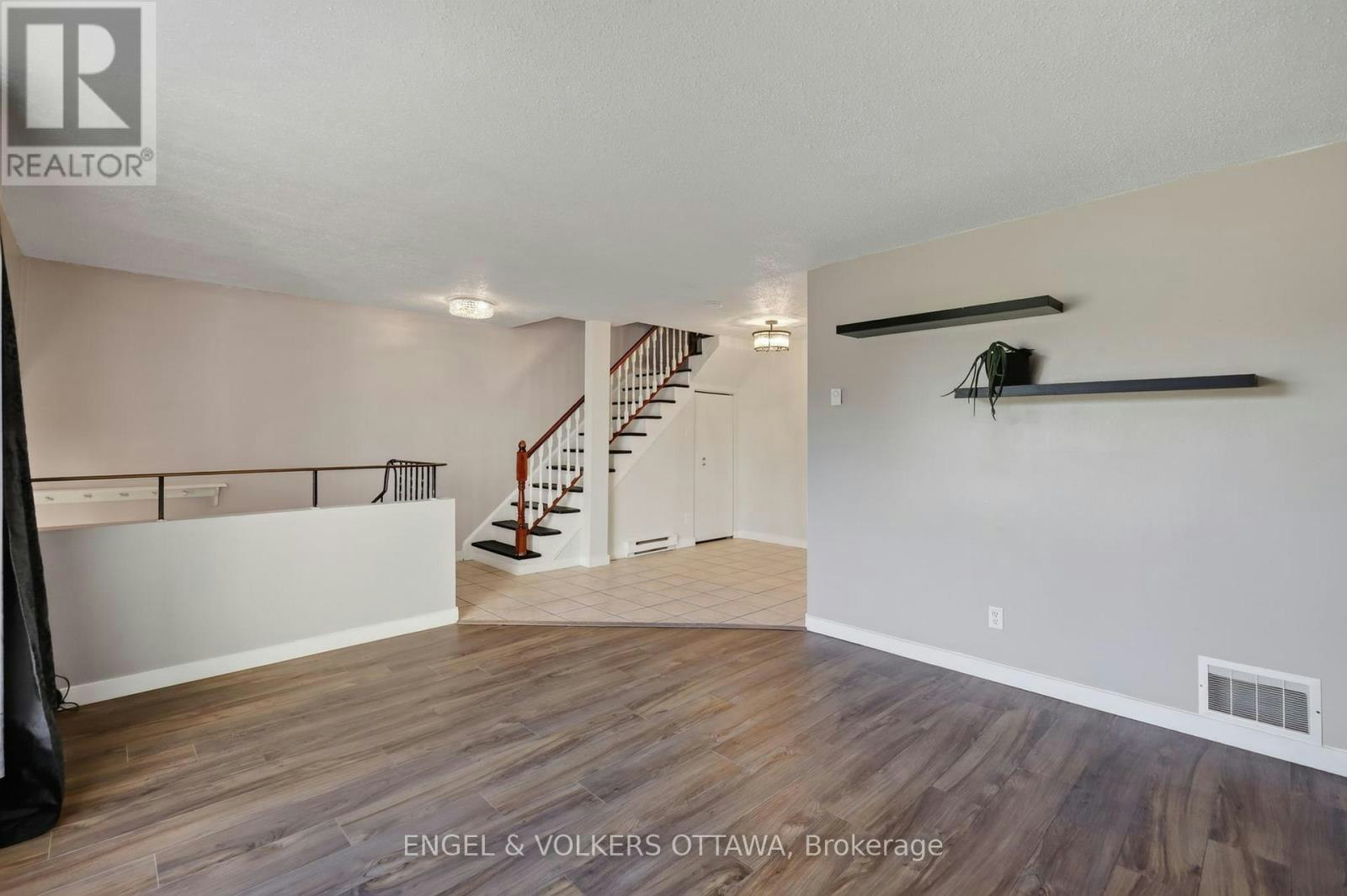 B-29 Woodvale Green Drive, Ottawa, ON, K2G 4H3 - 9