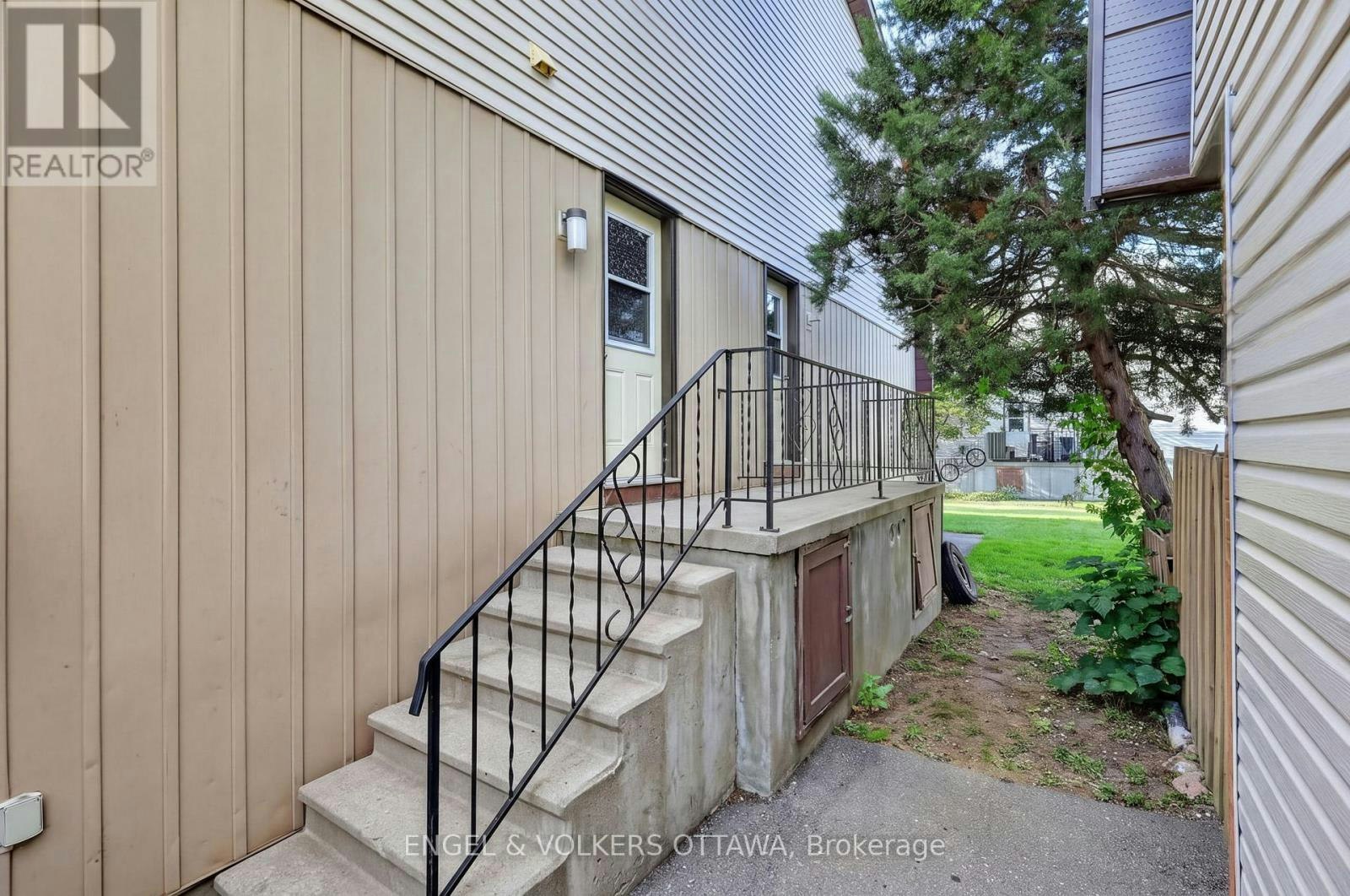 B-29 Woodvale Green Drive, Ottawa, ON, K2G 4H3 - 35