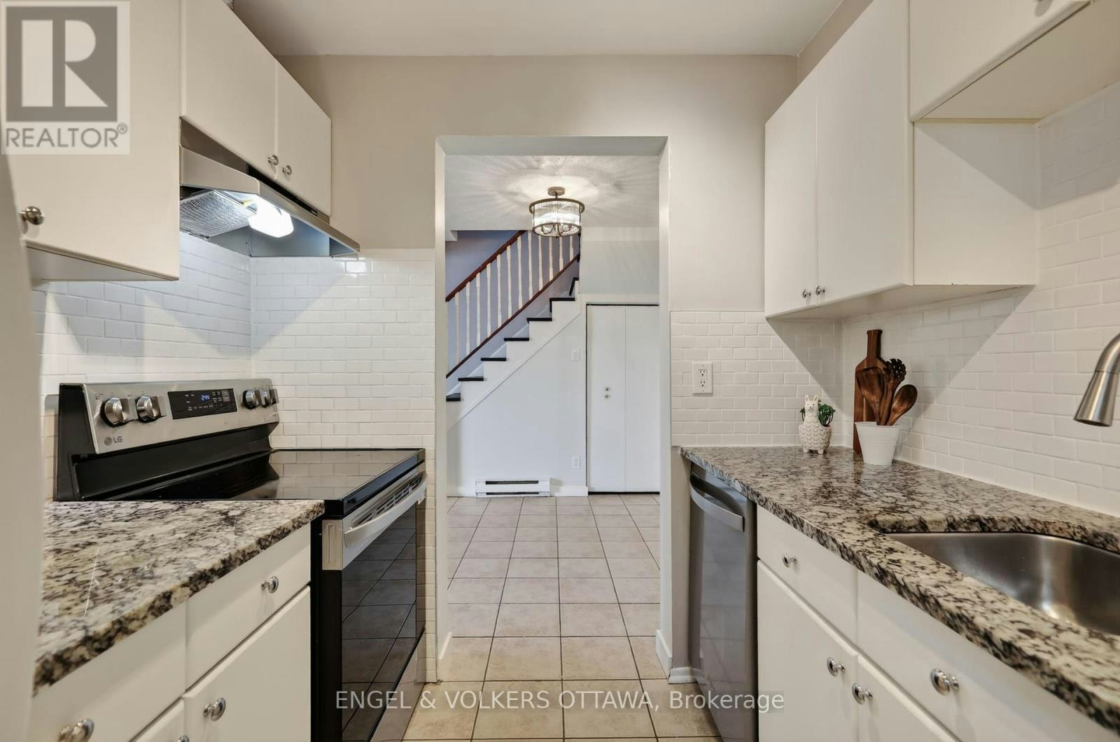 B-29 Woodvale Green Drive, Ottawa, ON, K2G 4H3 - 18