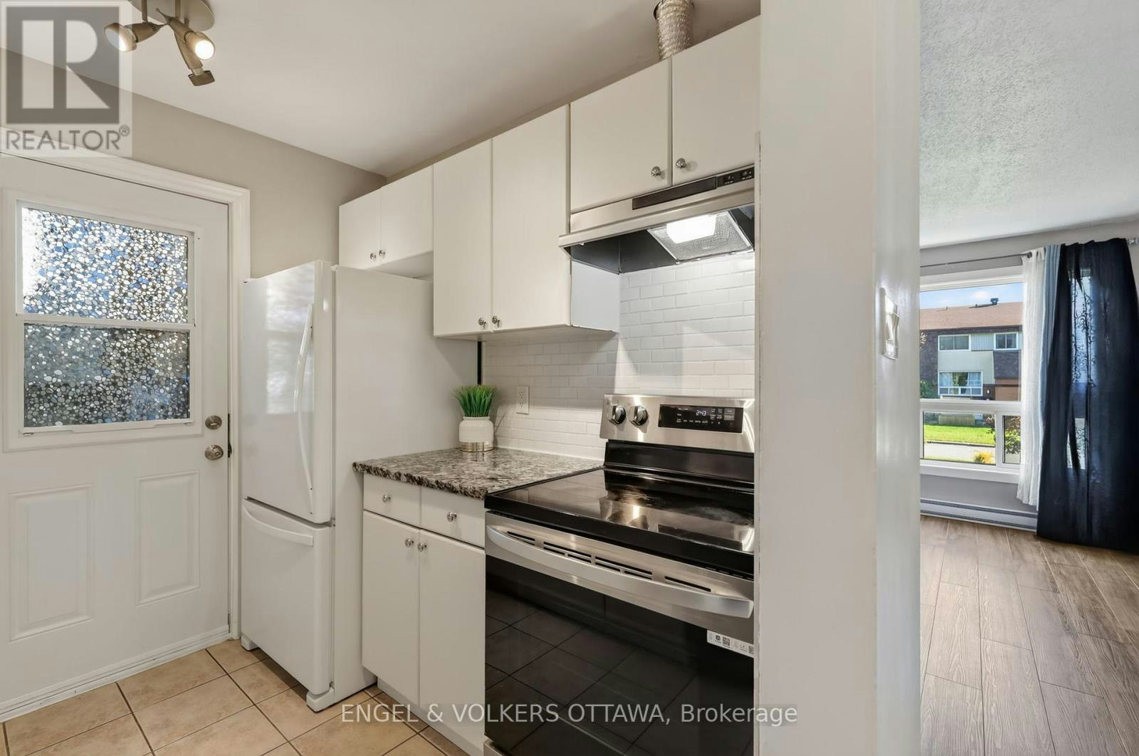 B-29 Woodvale Green Drive, Ottawa, ON, K2G 4H3 - 16