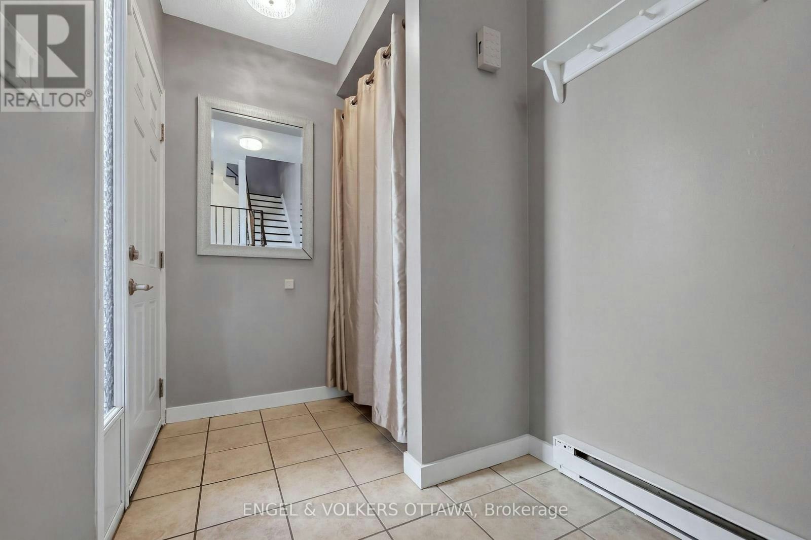 B-29 Woodvale Green Drive, Ottawa, ON, K2G 4H3 4
