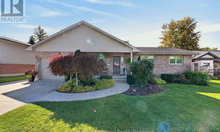 9 Sherwood Crescent