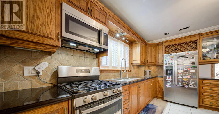 8 Patrick Boulevard, Toronto, ON, M2J 3K8 - 6
