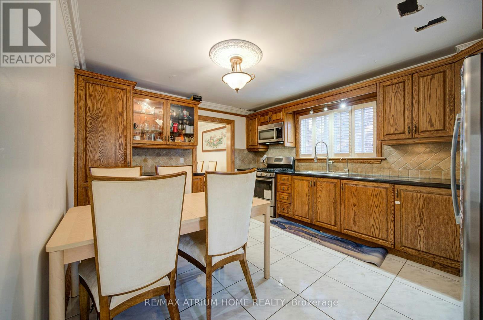 8 Patrick Boulevard, Toronto, ON, M2J 3K8 - 4