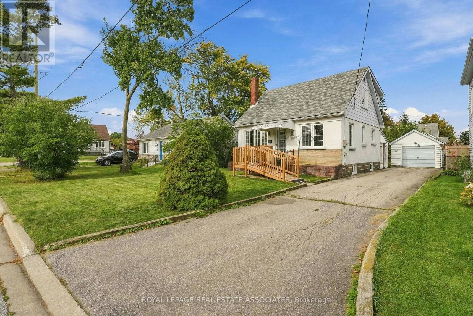 989 Pelham Avenue, Mississauga, ON, L5E 1L1