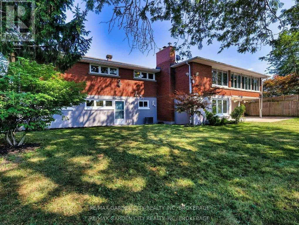 28 Marsdale Drive, St. Catharines, ON, L2T 3S3