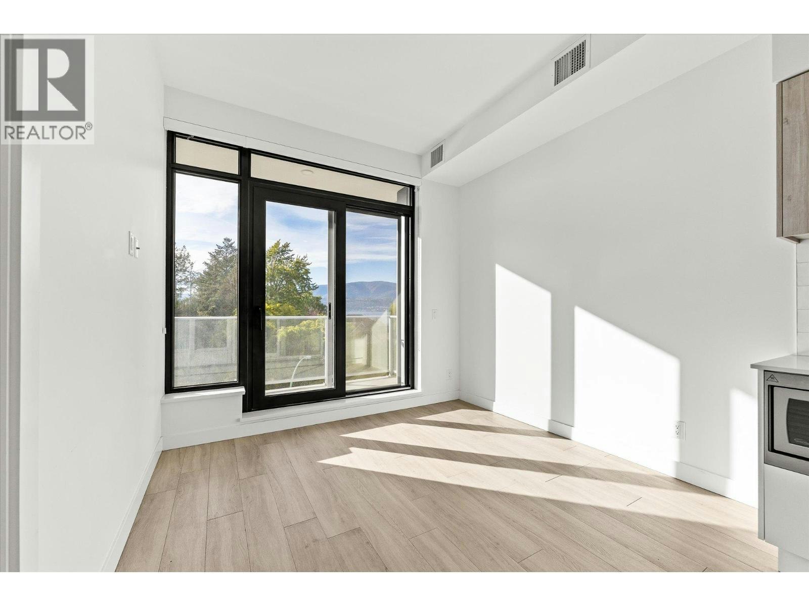 407-3699 Capozzi Road - 4