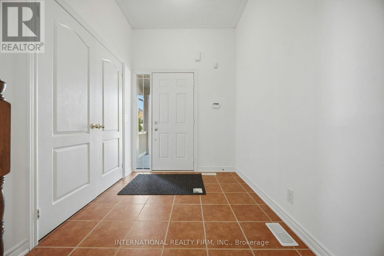 11 Lady Gwillim Avenue, East Gwillimbury, ON, L9N 0B3 - 8