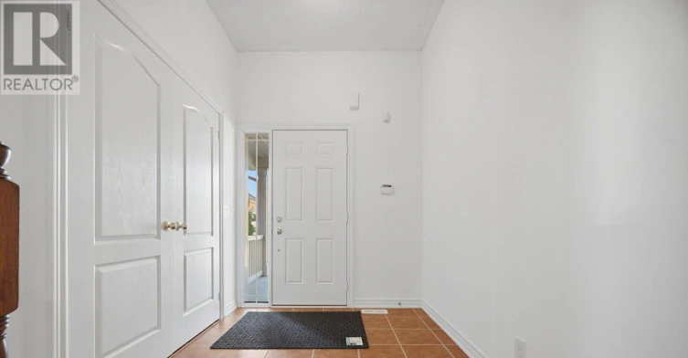 11 Lady Gwillim Avenue, East Gwillimbury, ON, L9N 0B3 - 8