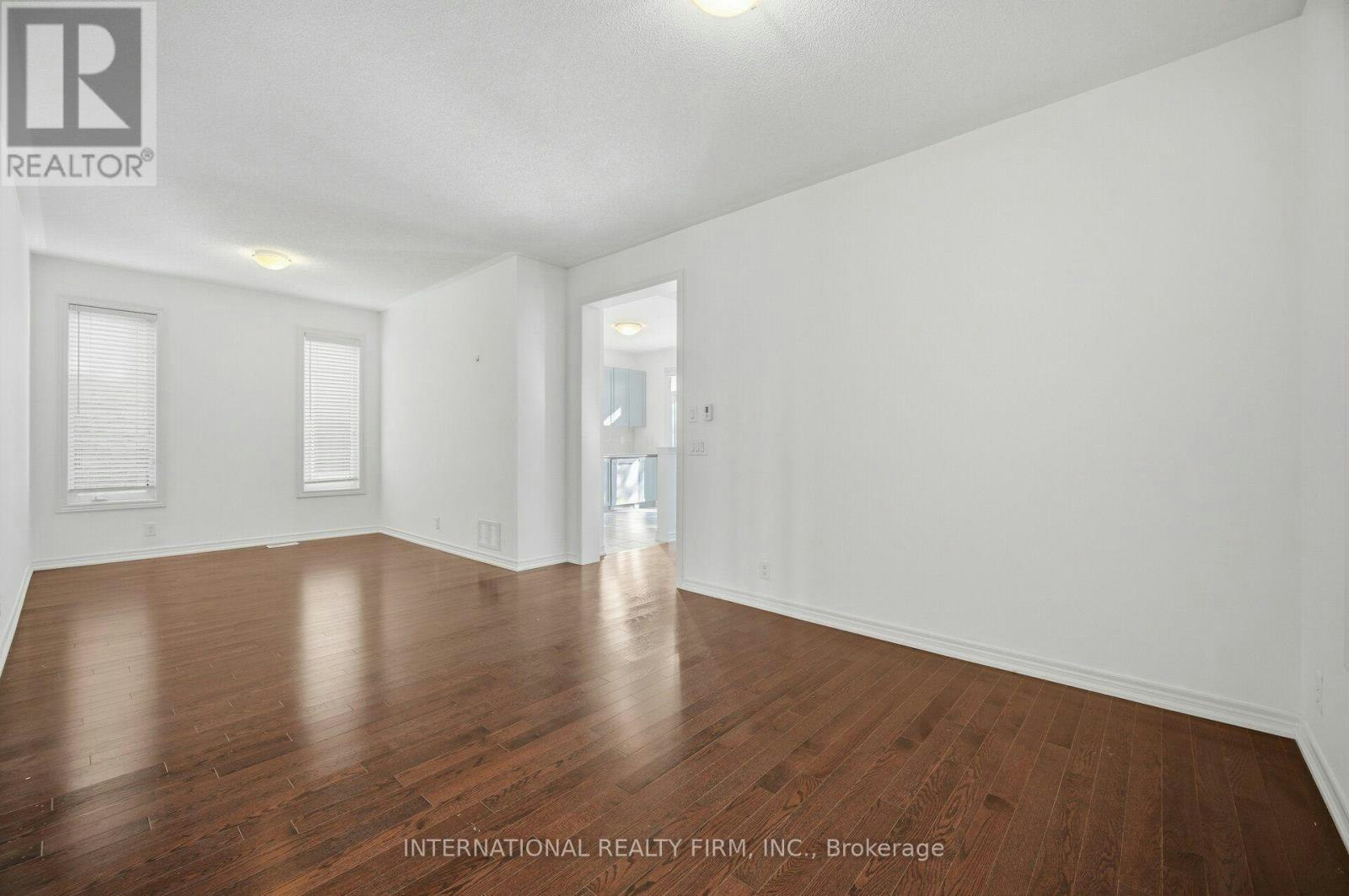 11 Lady Gwillim Avenue, East Gwillimbury, ON, L9N 0B3 - 10