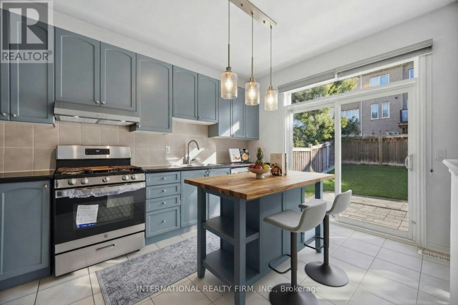 11 Lady Gwillim Avenue, East Gwillimbury, ON, L9N 0B3 - 11