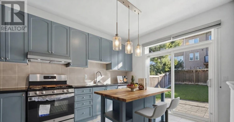 11 Lady Gwillim Avenue, East Gwillimbury, ON, L9N 0B3 - 11