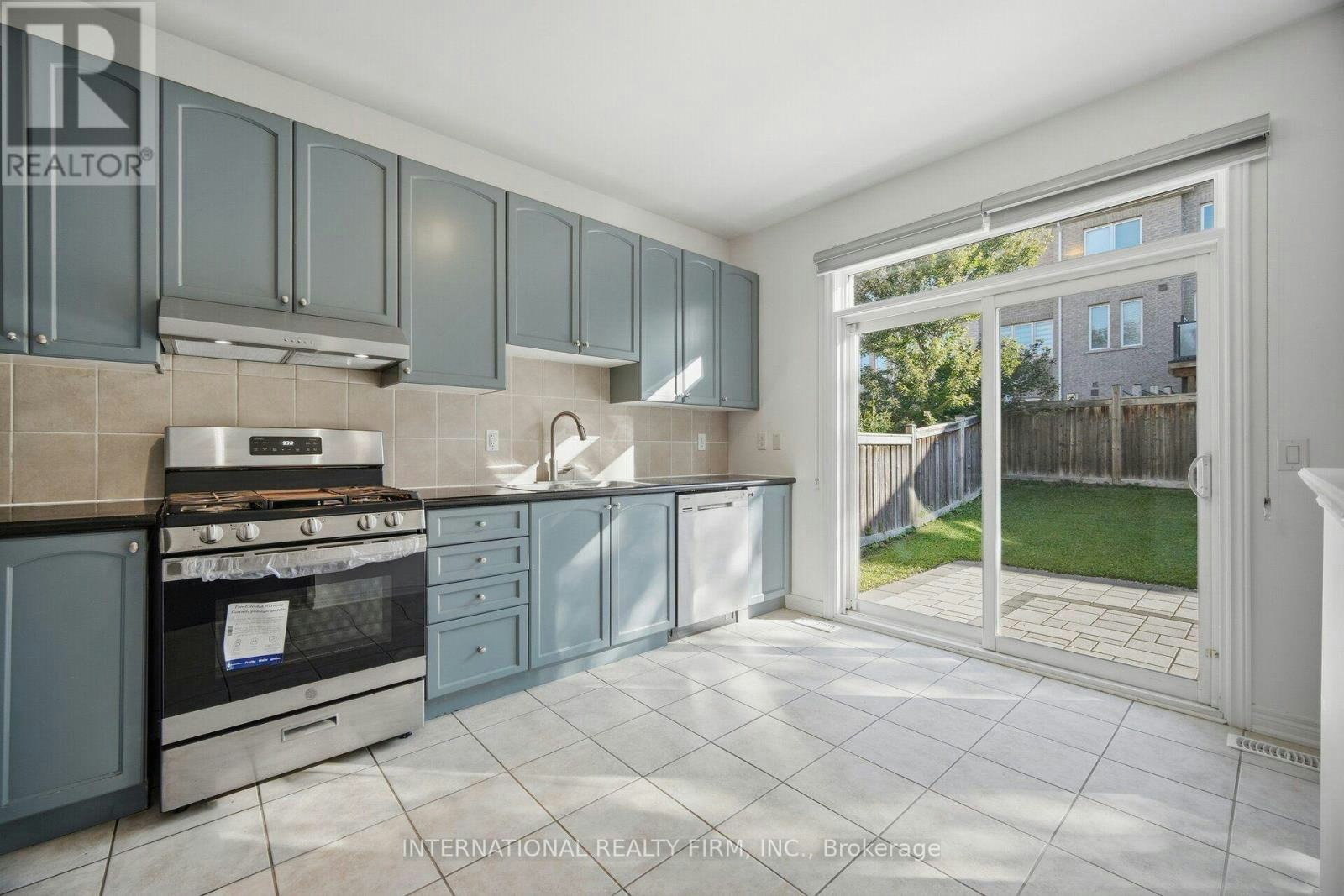11 Lady Gwillim Avenue, East Gwillimbury, ON, L9N 0B3 - 12