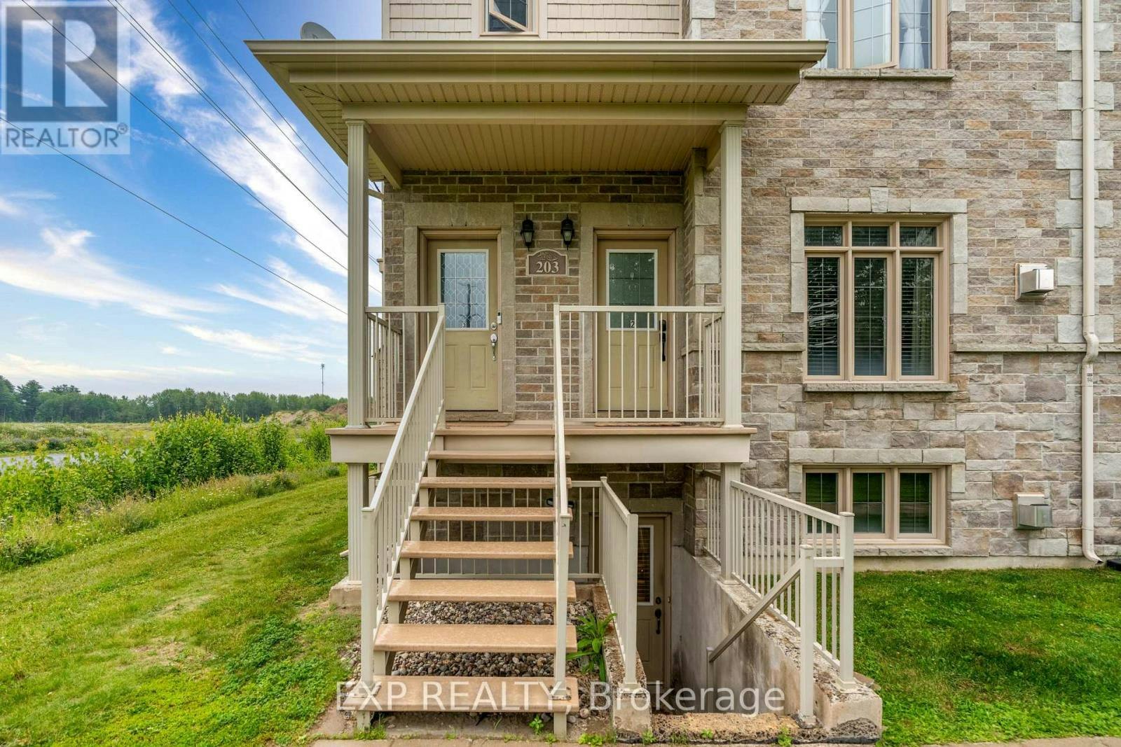 3-203 Bourdeau Boulevard, Limoges, ON, K0A 2M0 - 2