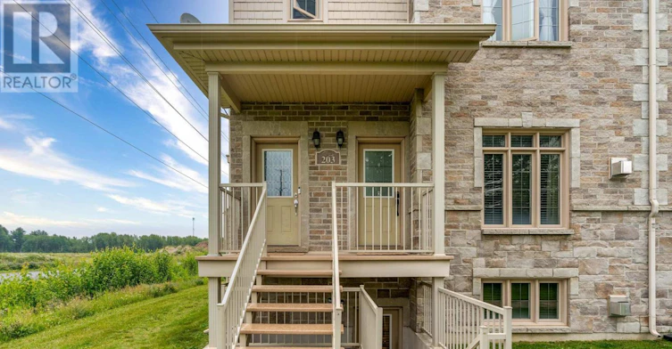 3-203 Bourdeau Boulevard, Limoges, ON, K0A 2M0 - 2