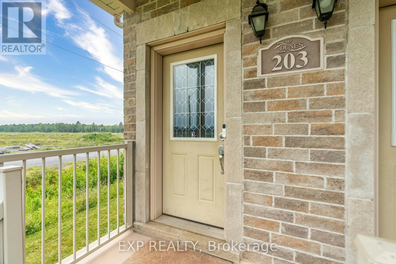 3-203 Bourdeau Boulevard, Limoges, ON, K0A 2M0 - 3