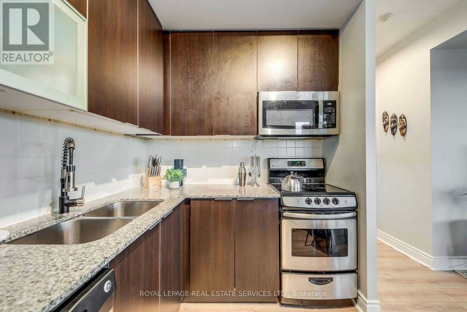 203-16 Brookers Lane, Toronto, ON, M8V 0A5 - 13