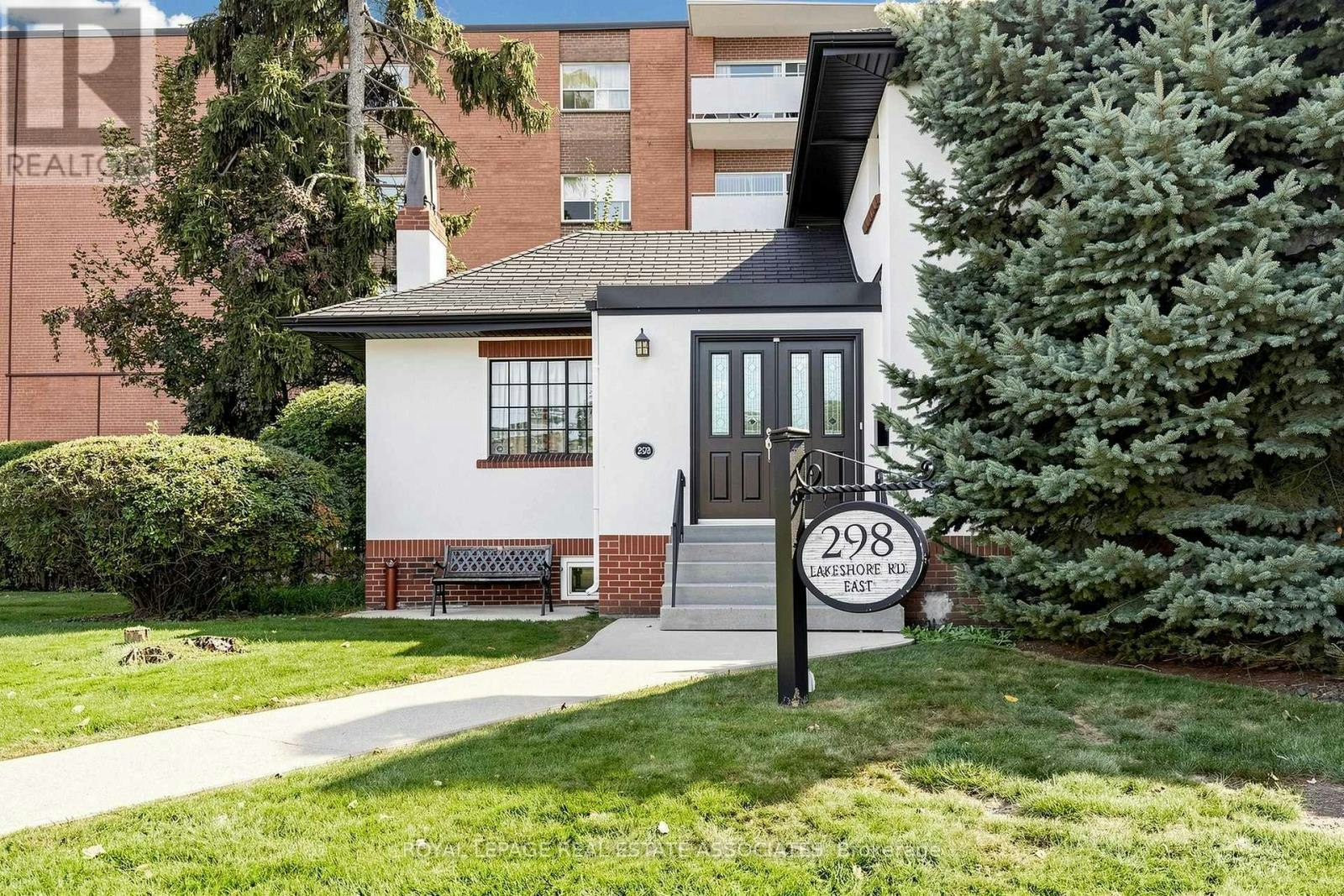 298 Lakeshore Road E, Mississauga, ON, L5G 1H2
