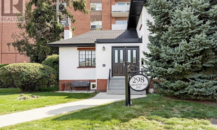298 Lakeshore Road E