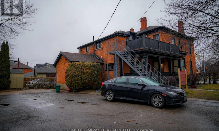 22 Welland Avenue