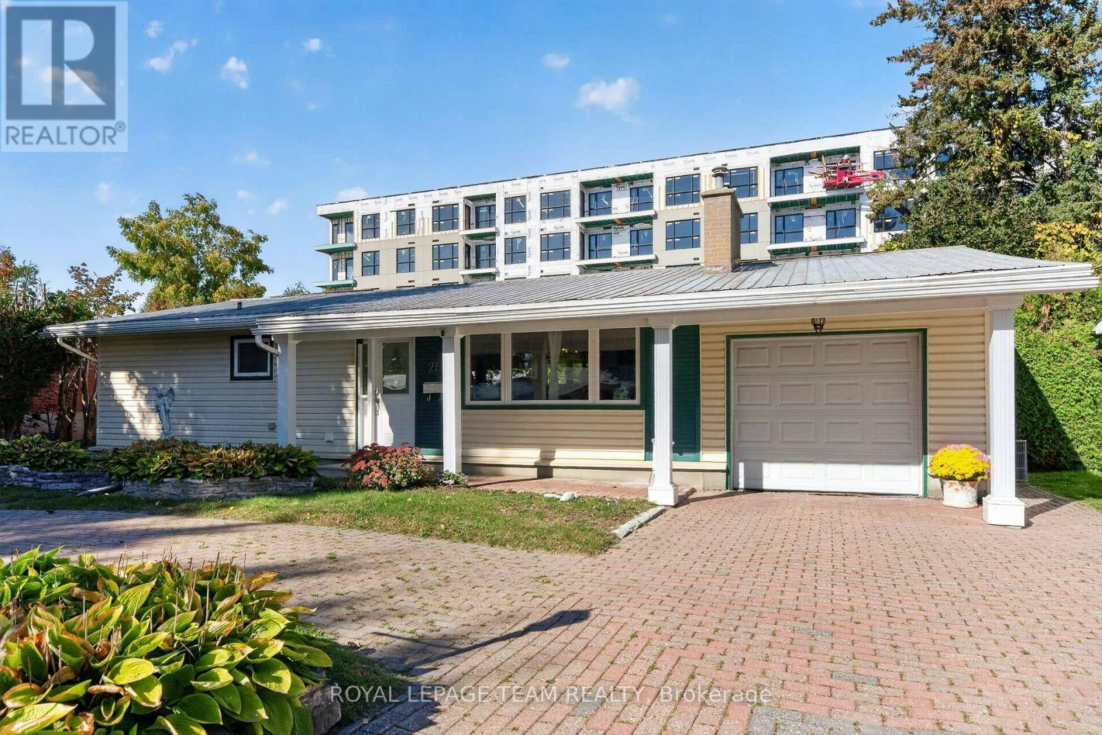 21 Elterwater Avenue, Ottawa, ON, K2H 5J1