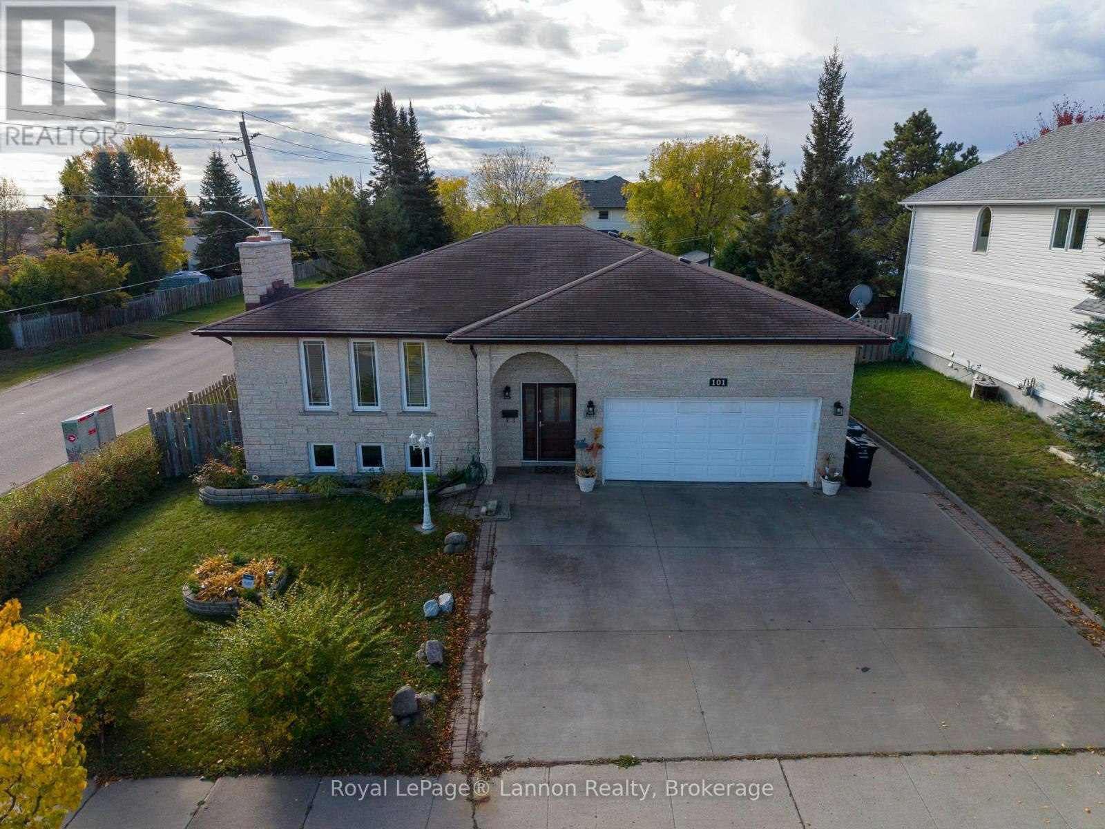 101 Suncrest Place, Thunder Bay, ON, P7A 8A2